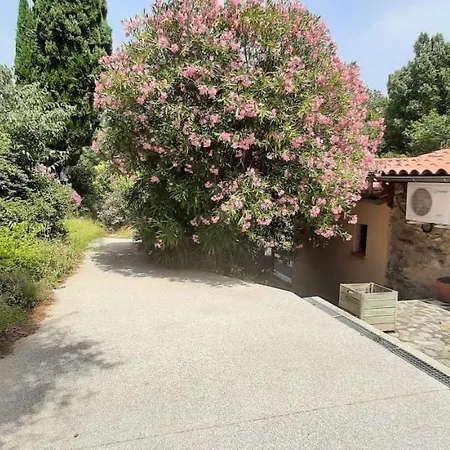 De Charme Dans Mas Catalan * Prades (Pyrenees-Orientales)